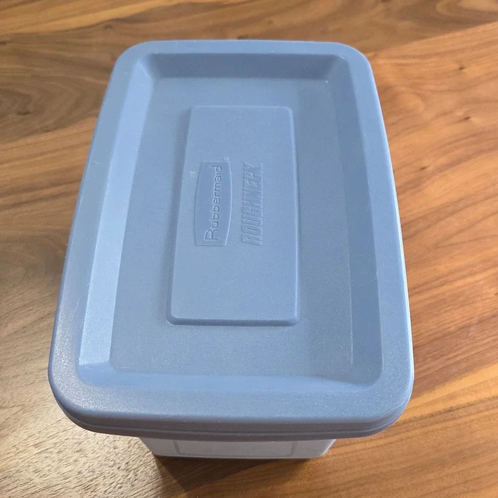 Rubbermaid Roughneck Storage Tote Small Plastic Bin Lid Blue 0475 4 Durable Home